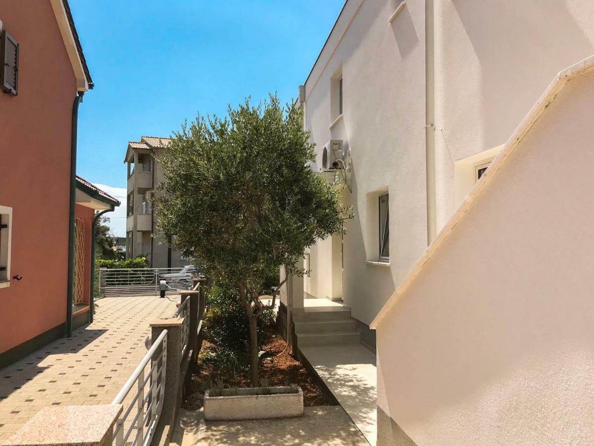 Mr. Hall Apartments Barbat na Rabu Exterior foto
