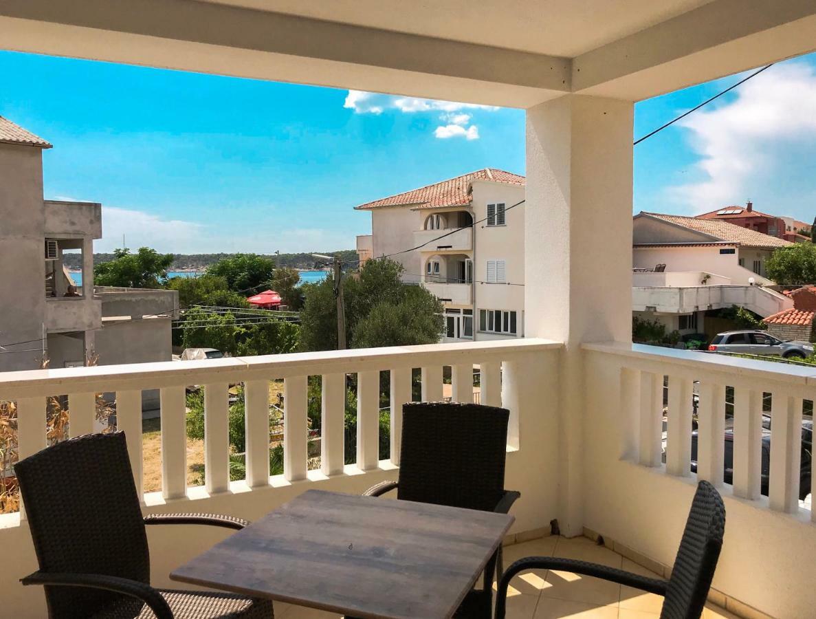 Mr. Hall Apartments Barbat na Rabu Exterior foto
